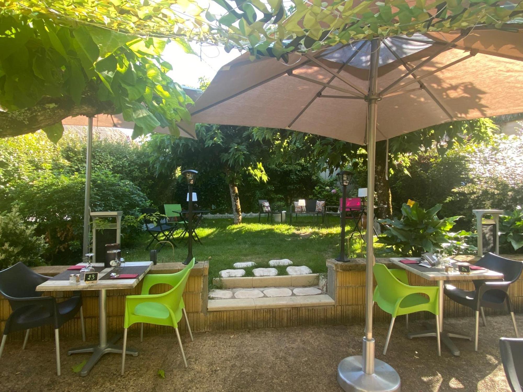 Logis Hotel Le Cygne Le Bugue Exterior photo