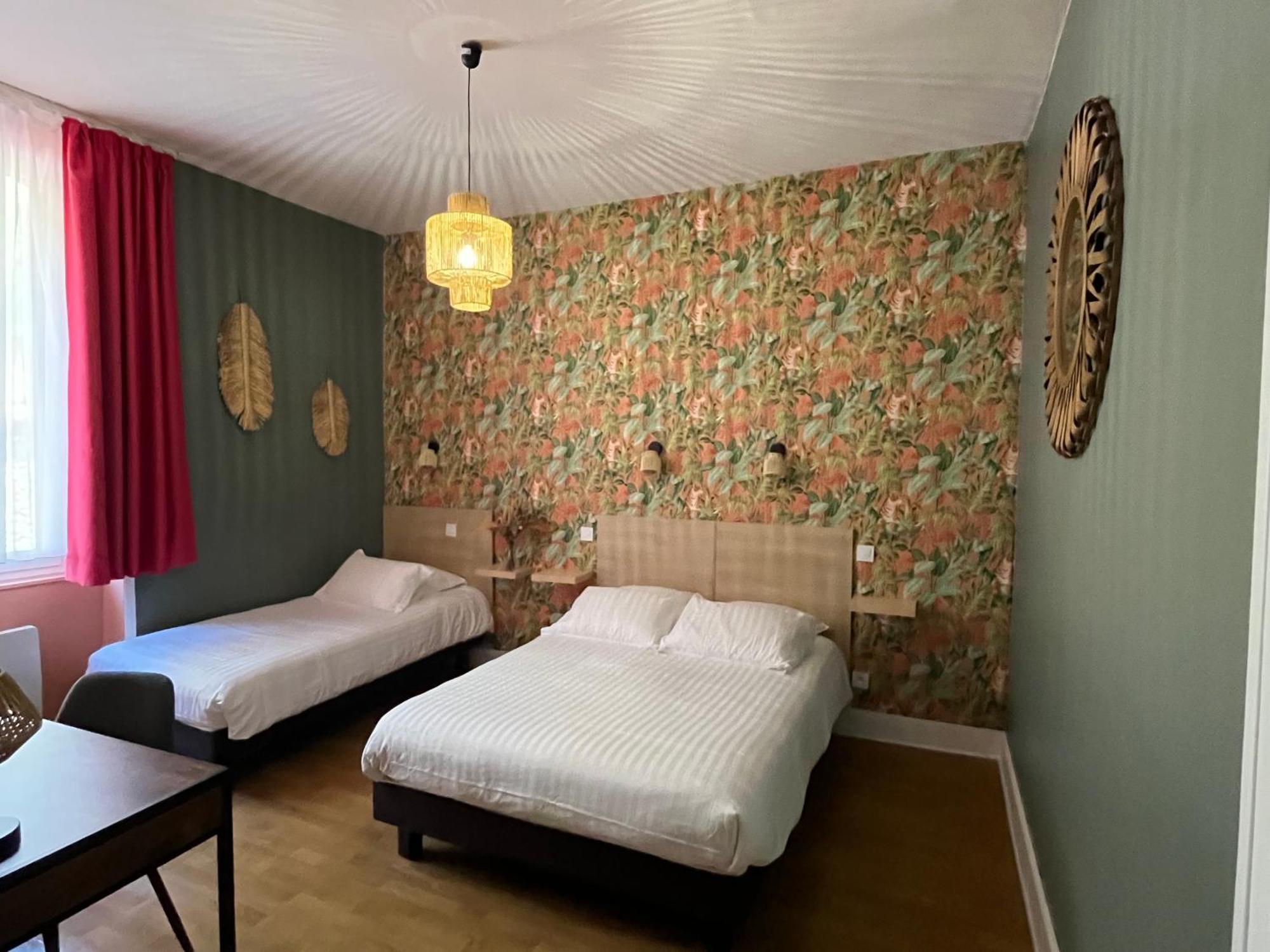 Logis Hotel Le Cygne Le Bugue Exterior photo