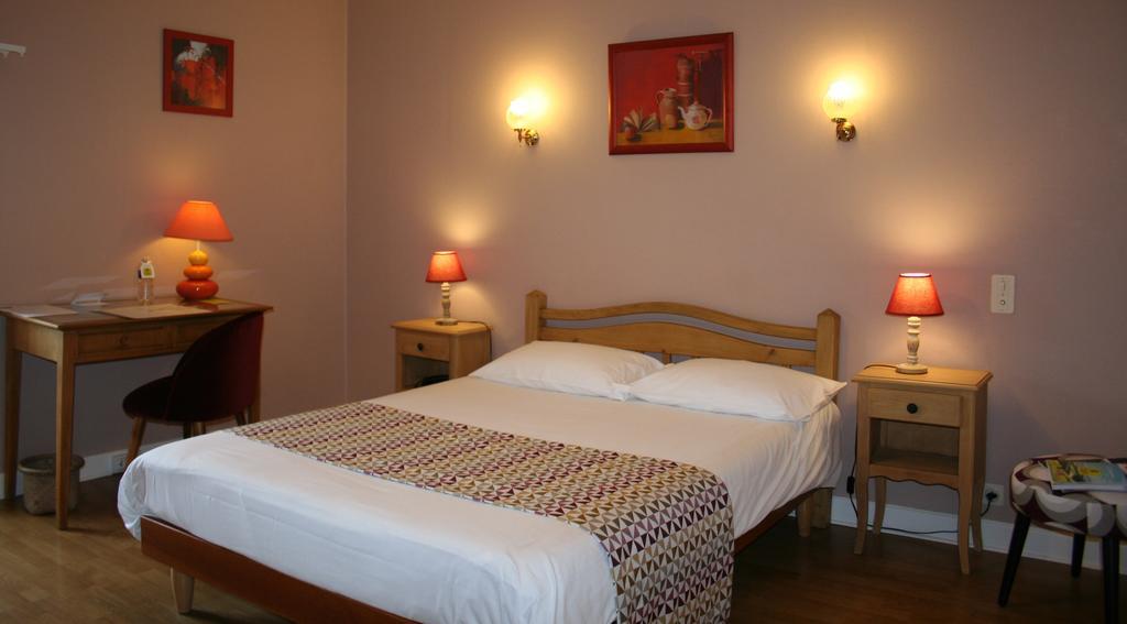 Logis Hotel Le Cygne Le Bugue Exterior photo